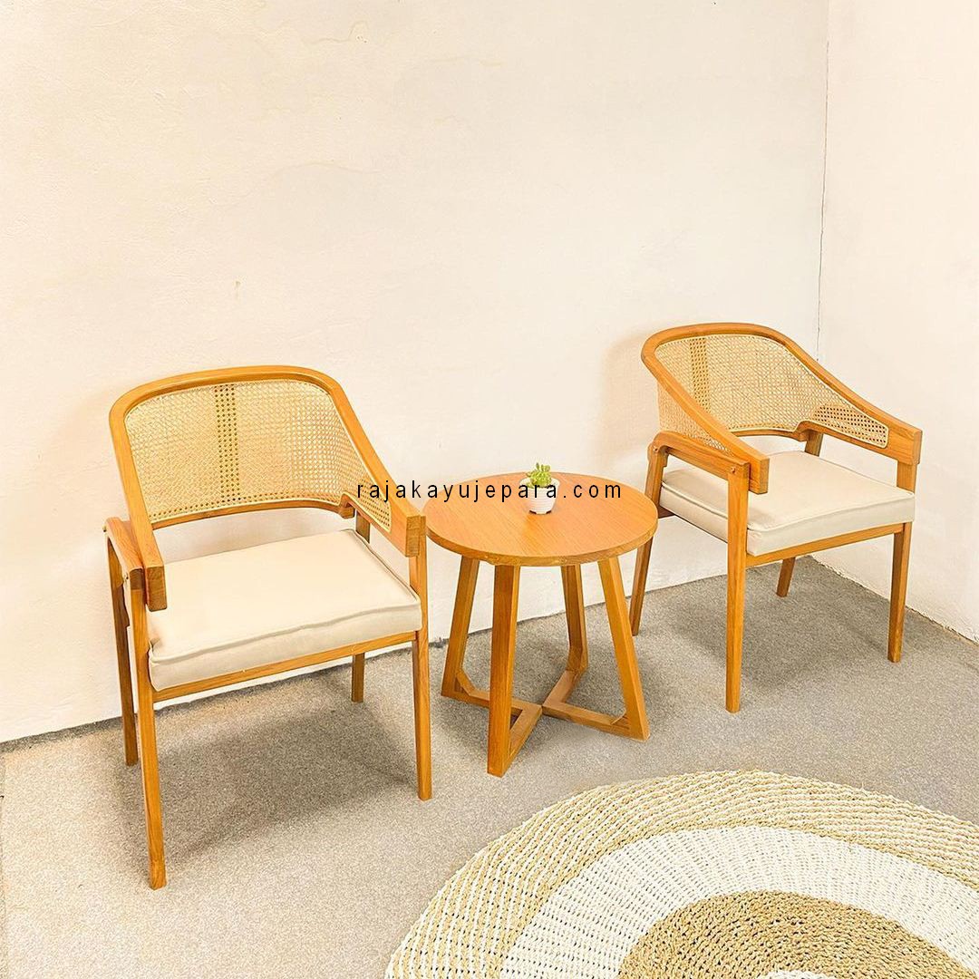 Set Kursi Teras Minimalis Kayu Jati Kombinasi Rotan RKJ-STRS 01 (1) Set Kursi Teras Minimalis Kayu Jati Kombinasi Rotan RKJ-STRS 01 - Image 1