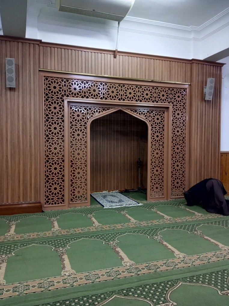 f433518e3d47f71ddef579dab03aa56d Jual Mihrab Masjid Minimalis Kayu Jati Custom Jepara - Image 1